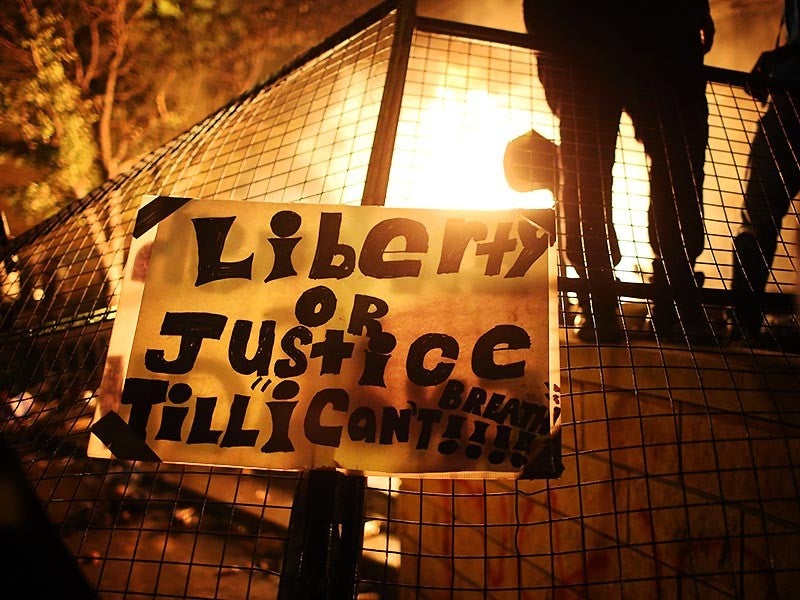 En esta pancarta se lee la consigna “Libertad o justicia hasta que no pueda respirar”. Las protestas continúan en las calles de Minneapolis, MN, en los días posteriores a la muerte de George Floyd. En esta pancarta se lee la consigna “Libertad o justicia hasta que no pueda respirar”. Las protestas continúan en las calles de Minneapolis, MN, en los días posteriores a la muerte de George Floyd.