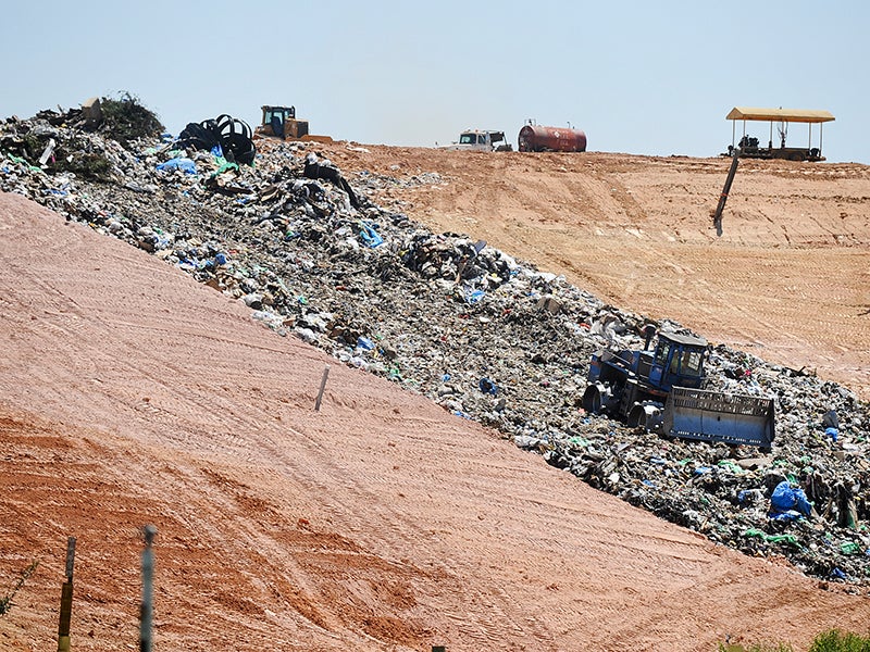 Residents of Tallassee, AL, are seeking relief from a landfill in the middle of their community.
(Jeronimo Nisa for Earthjustice)