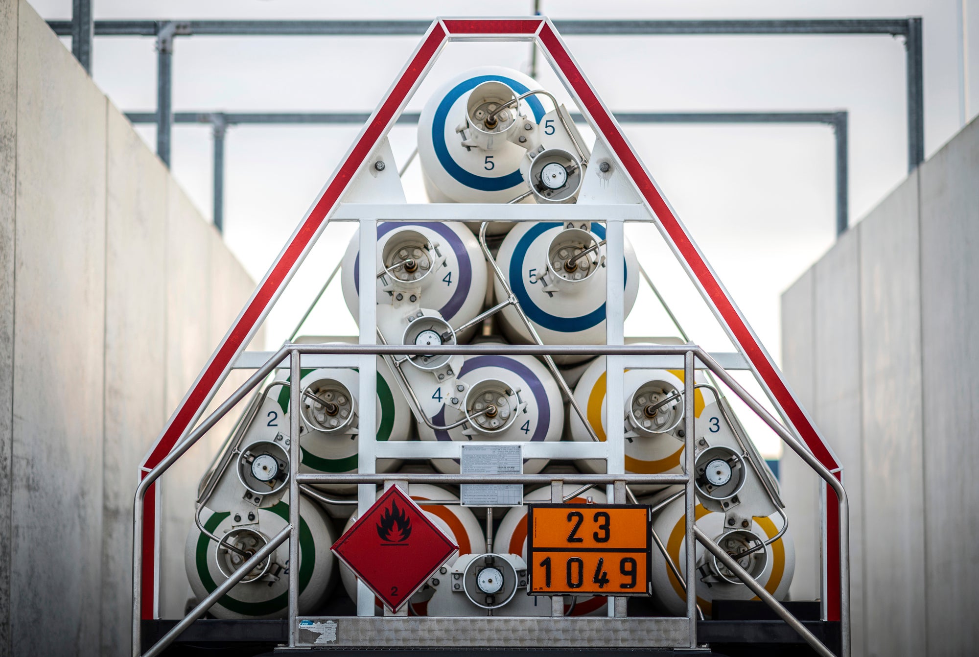 A trailer with hydrogen tanks waits at the hydrogen filling station in the Energy Park Mainz in Germany.