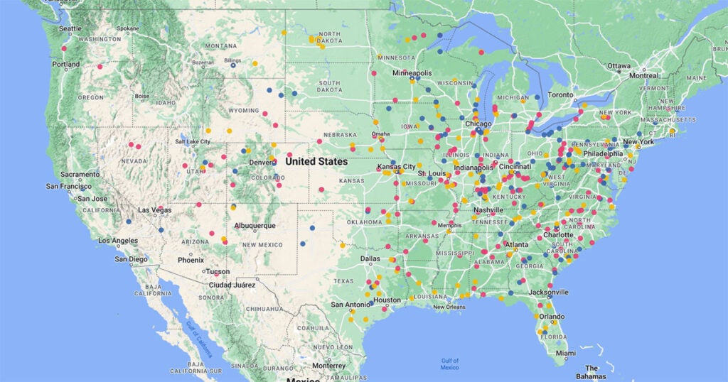Map of power plant sites across the United States that have currently regulated and / or legacy coal ash units. (Caroline Weinberg / Earthjustice)