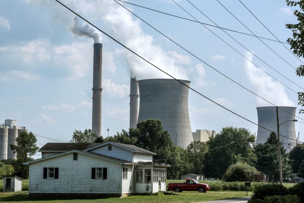 The Gavin Power Plant in Cheshire, Ohio, looms over neighboring homes in 2002. (Stephanie Keith / Getty Images)