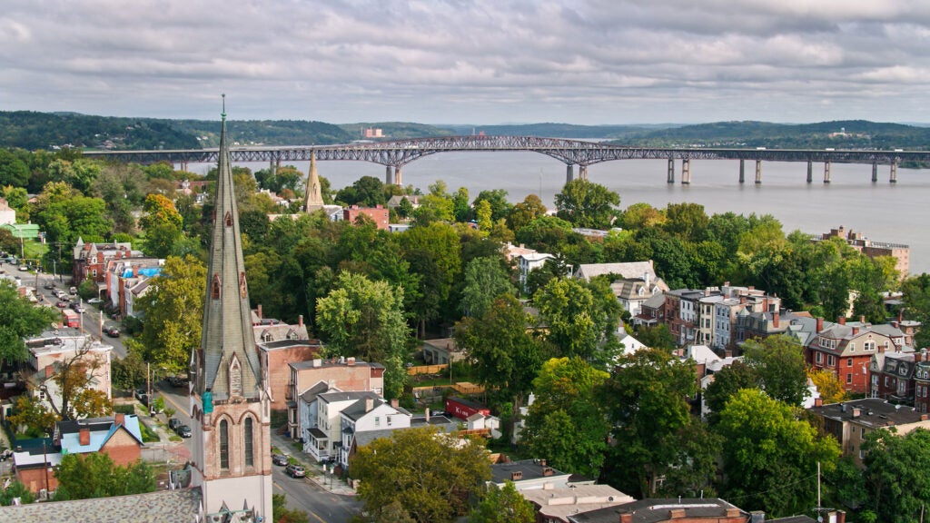 Danskammer Energy's methane gas plant in Newburgh, NY, could have emitted nearly 2 million tons of carbon emissions per year and contributed to air pollution in the Hudson Valley. (Halbergman / Getty Images)