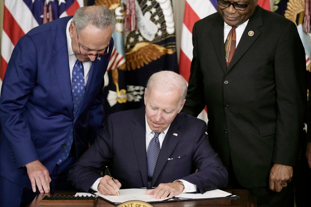 U.S. President Joe Biden, center, signs The Inflation Reduction Act with Senate Majority Leader Charles Schumer (D-NY) (L) and House Majority Whip James Clyburn (D-SC) in the State Dining Room of the White House August 16, 2022 in Washington, DC. (Drew Angerer / Getty Images)