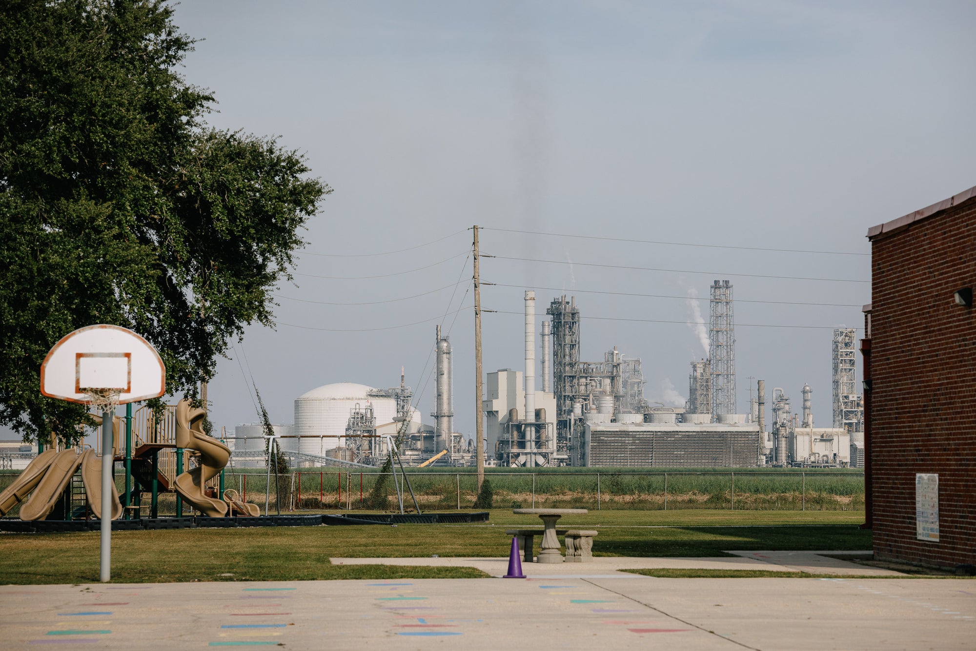 Donaldsonville Primary School is located next to the CF Industries ammonia plant in Donaldsonville, Louisiana. CF Industries is planning a $200 million carbon capture operation at the facility.  (Bryan Tarnowski for Earthjustice) 