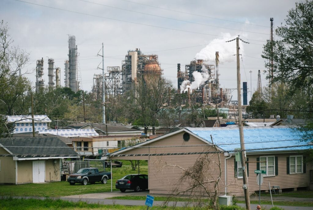 Homes are adjacent to a Shell refinery in Norco, Louisiana. (Brad Zweerink / Earthjustice)