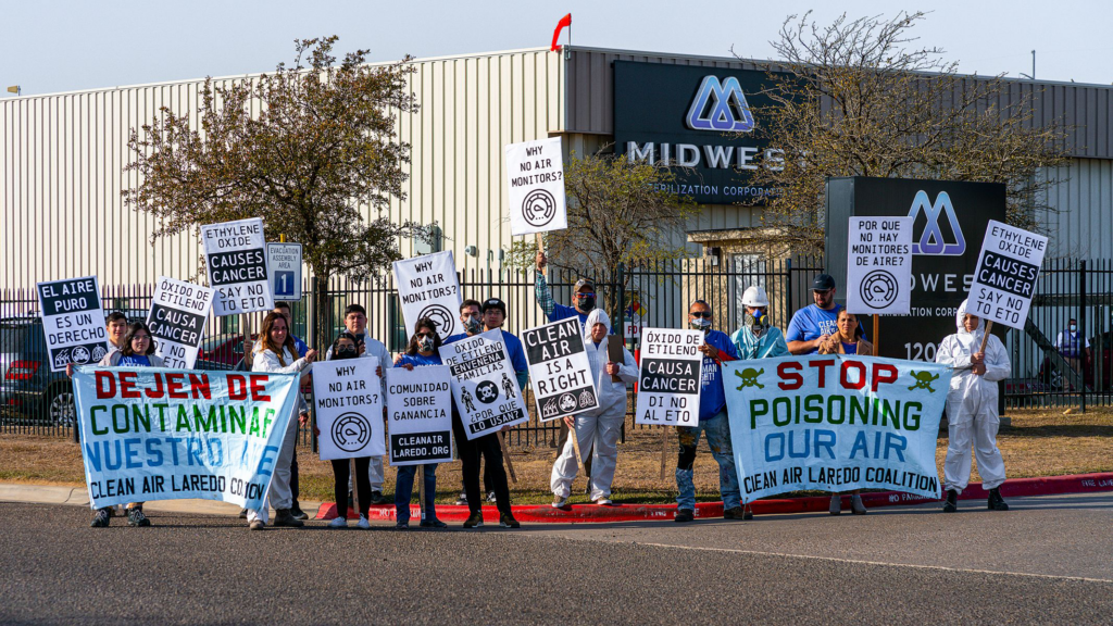 Clean Air Laredo Coalition and Rio Grande International Study Center rally in front of Midwest Sterilizer facility in Laredo, TX. The facility ranks among the most polluting facilities in the nation of ethylene oxide emissions. (RGISC)
