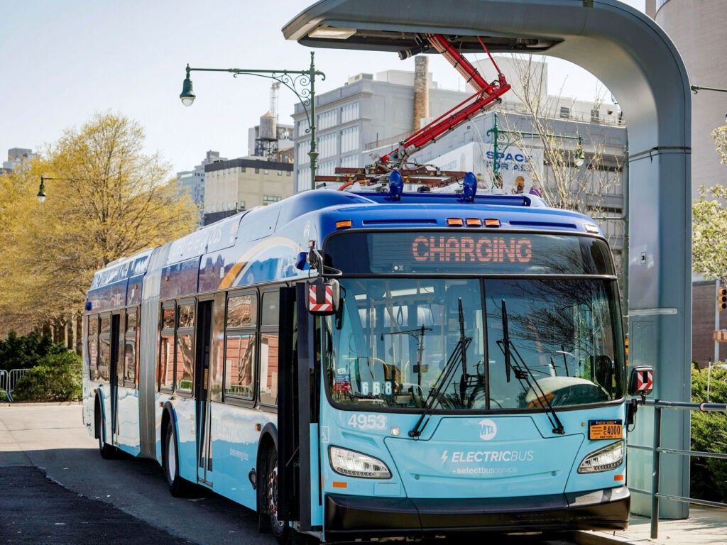 A new Flyer XE60 electric transit bus at charging station in New York City. (Marc A. Hermann / MTA)