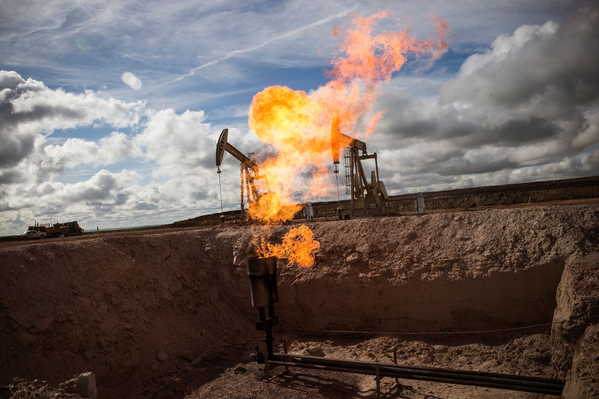 Default_Web_Use-Gas drilling A gas flare is seen at an oil well site on July 26, 2013 outside Williston, North Dakota. (Andrew Burton/Getty Images)