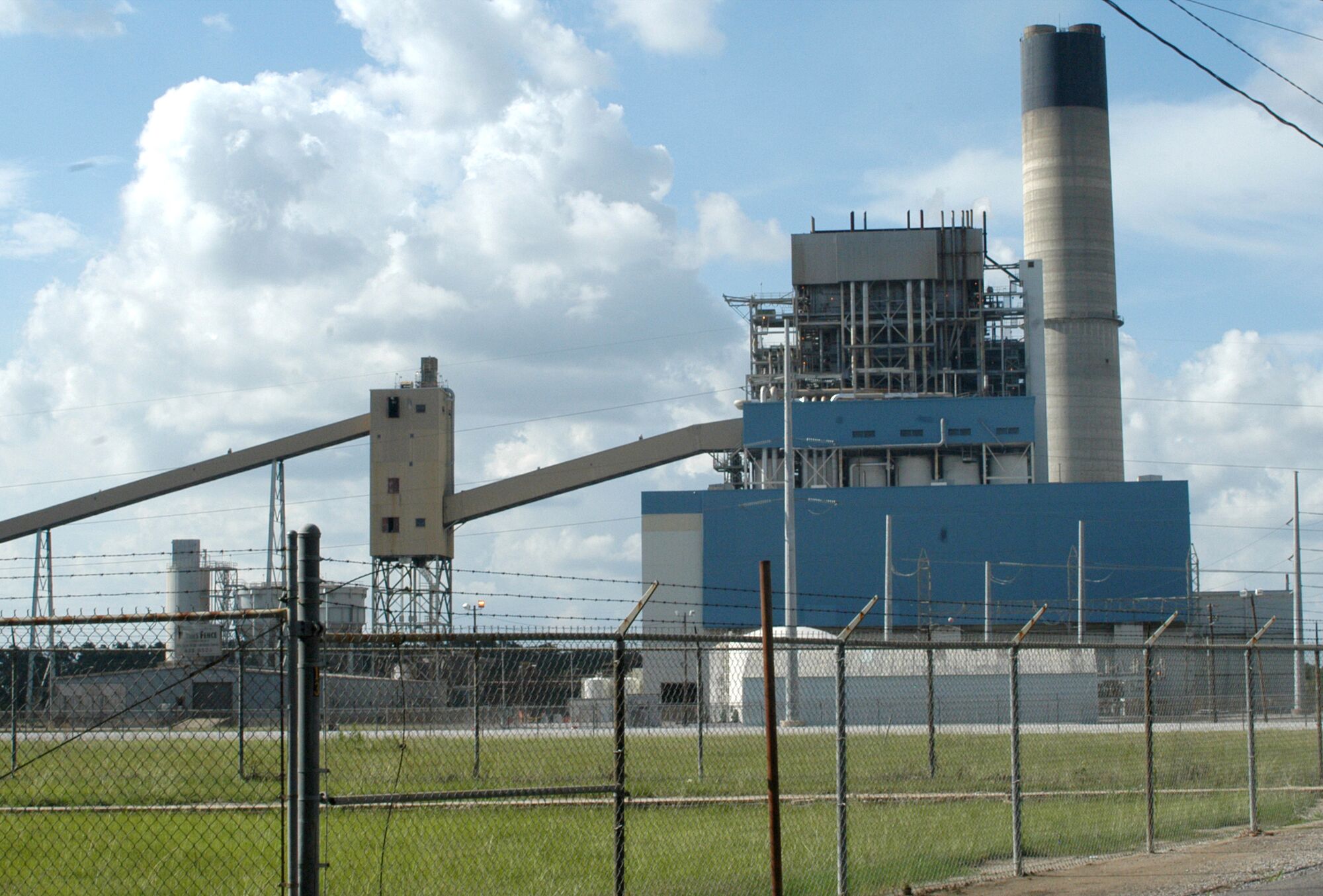The R.S. Nelson coal fired-power plant in 2004, in Westlake, La.