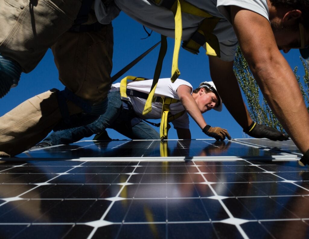 Solar installers in Washington state. (Chris Jordan-Bloch / Earthjustice)