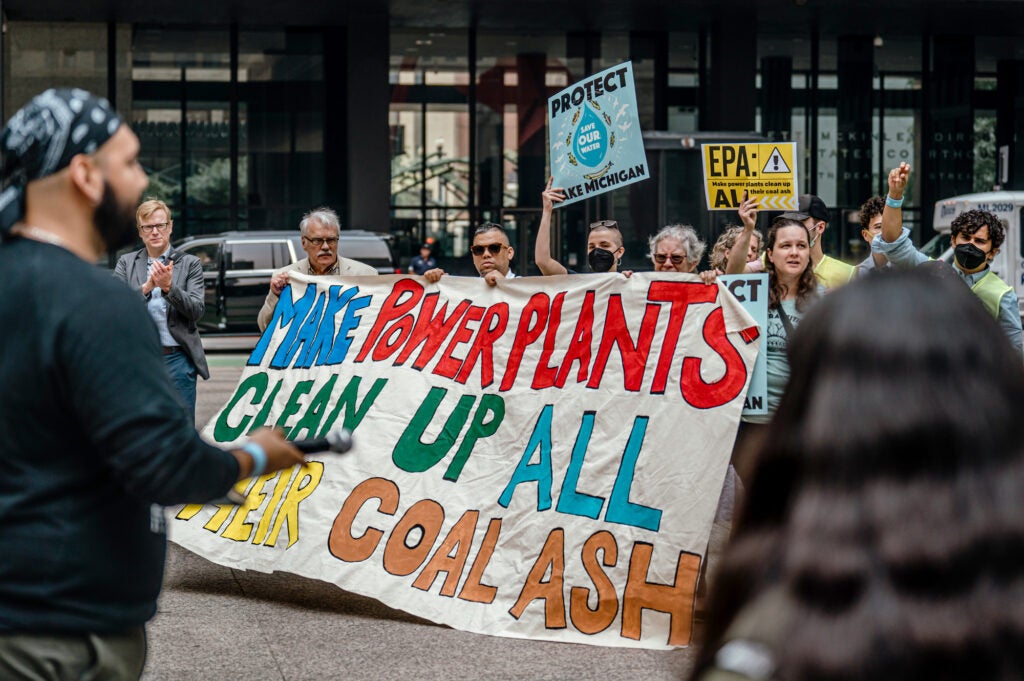 People rally outside of an EPA public hearing on coal ash in Chicago, Illinois in 2023 (Jamie Kelter Davis for Earthjustice)