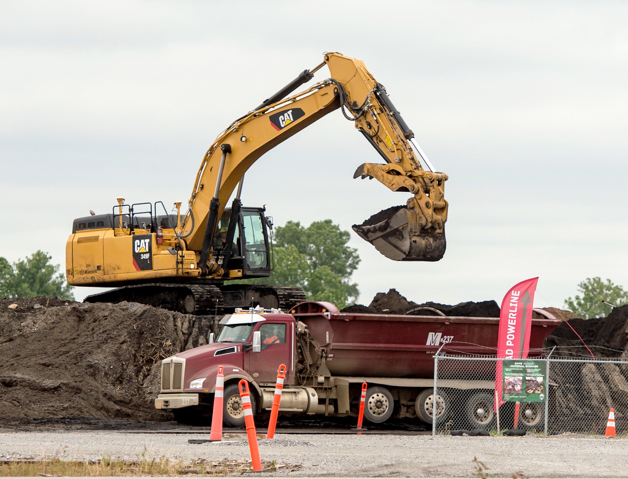 A truck is loaded with coal ash from the shuttered TVA Allen Fossil Plant in Memphis, Tennessee in 2022. (Brandon Dill for The Washington Post via Getty Images)
