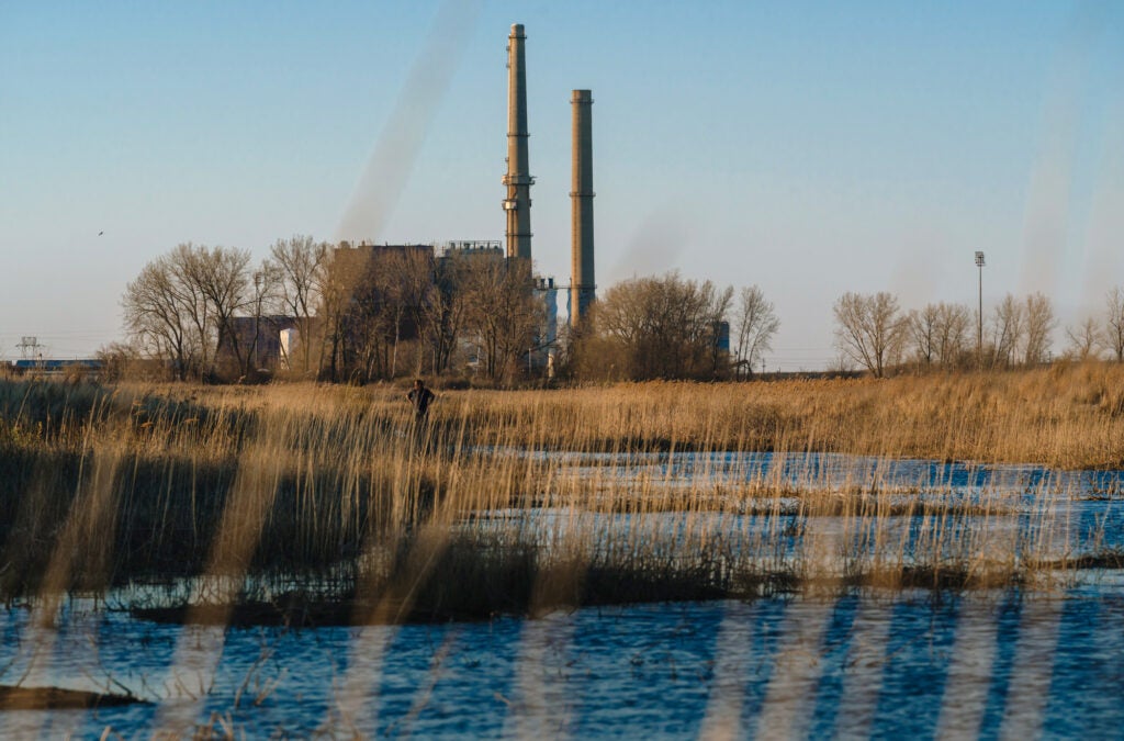 The now-closed Waukegan Generating Station, on the shore of Lake Michigan in Waukegan, Illinois. The coal fired power plant still has sizable coal ash ponds threatening the environment. (Jamie Kelter Davis for Earthjustice)