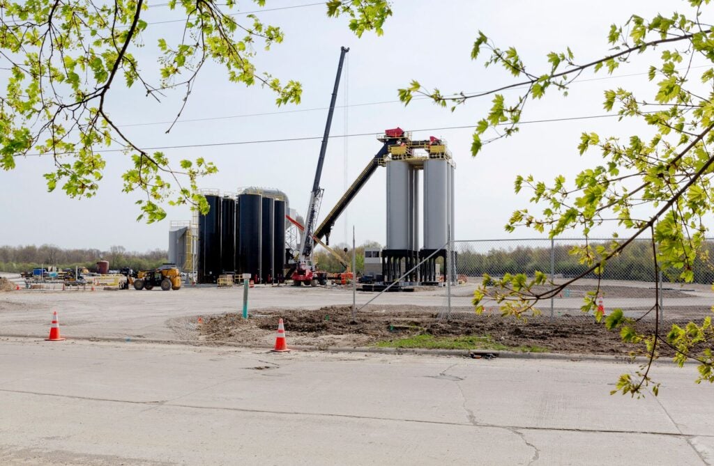 The Ajax asphalt plant is seen mid-construction on May 10, 2022 in Flint, Mich. (Sylvia Jarrus for Earthjustice)