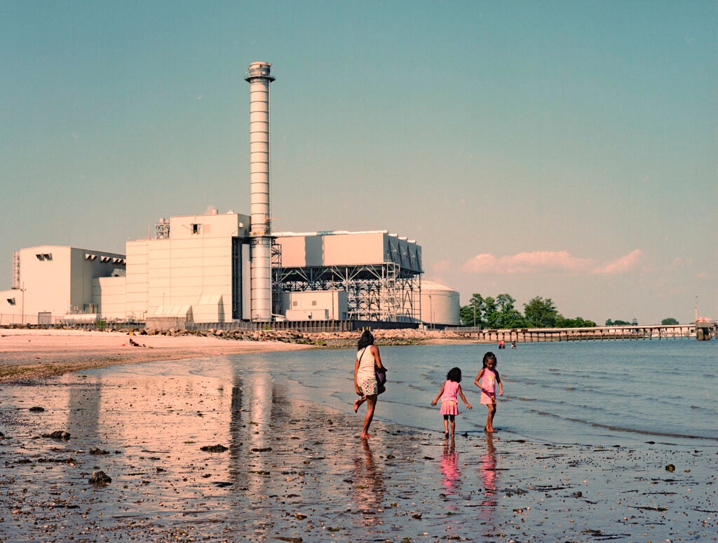 The new PSEG gas-fired power plant plant sits next to Bridgeport Harbor, Conn.
(Allison Minto for Earthjustice)