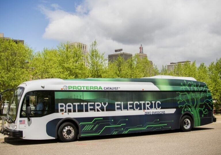 Demostración del autobús eléctrico Metro Transit Proterra, ubicado en el área de Minneapolis-Saint Paul.