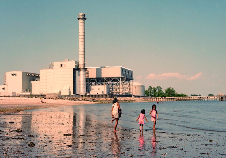 The new PSEG gas-fired power plant plant sits next to Bridgeport Harbor, Conn.
(Allison Minto for Earthjustice)