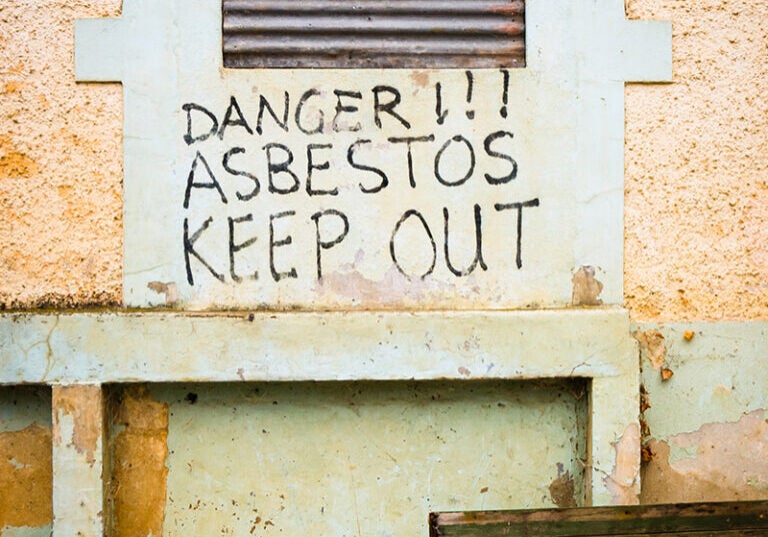 A sign warning of the presence of asbestos.