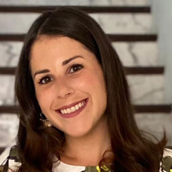 Lorena Vélez looking directly at the camera with a smile.