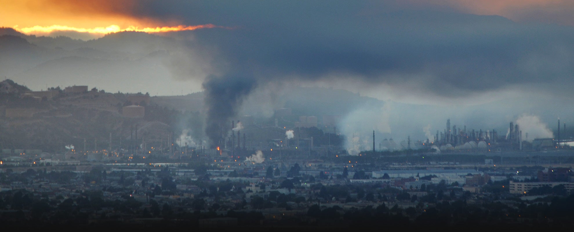 A large fire at Chevron&#039;s refinery in Richmond, California, on August 6, 2012.