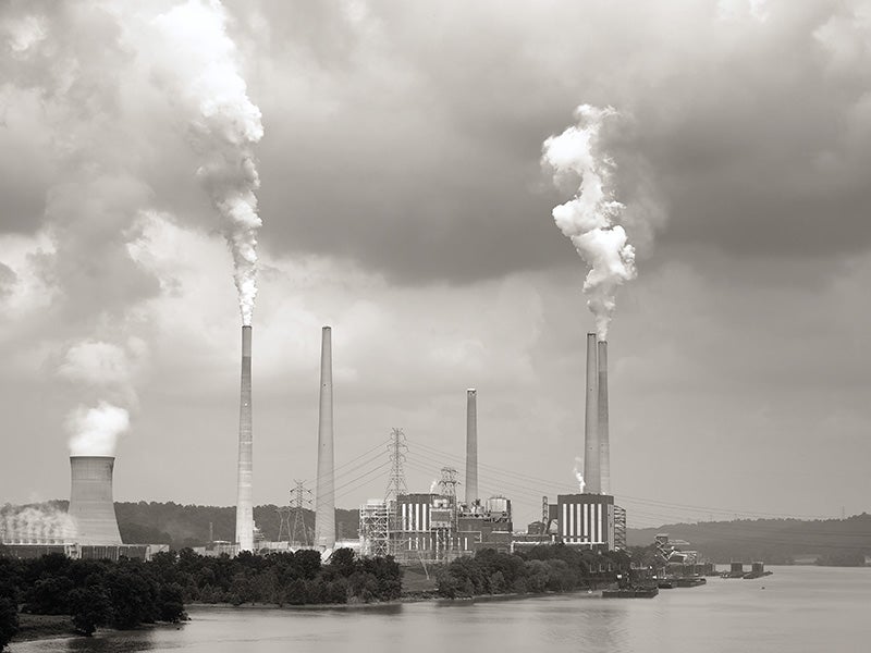 A coal plant on the Ohio River, near Cincinnati. Coal plants all over the country dump toxic chemicals into rivers, lakes, and streams that millions of Americans use for drinking water and recreation.
(Anne Kitzman / Shutterstock)