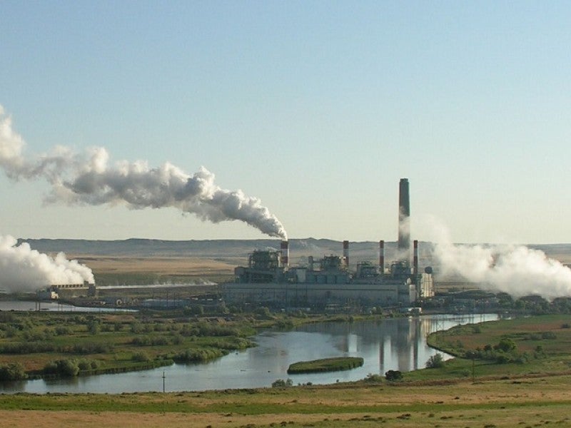 A coal-fired power plant in central Wyoming.
(Greg Goebel / CC BY-SA 2.0)