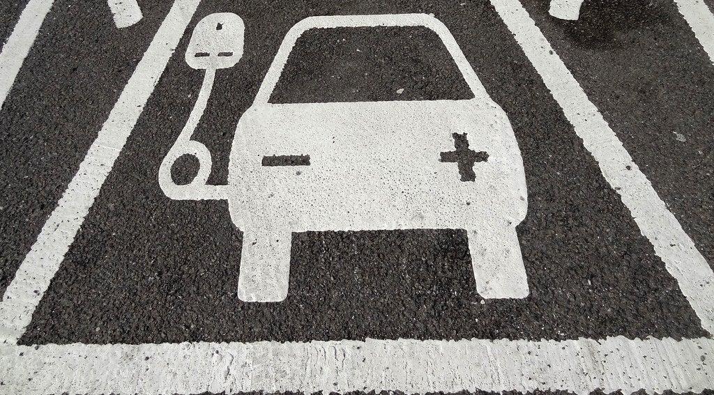 A parking spot showing an electric car being charged
(Yercombe / CC BY-NC 2.0)