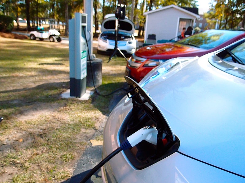 Electric vehicles charging in Crosswinds, S.C. (Myrtle Beach, TheDigitel / CC BY 2.0)