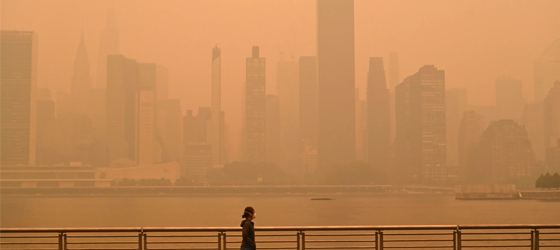 People walk along Park Avenue and Grand Central Terminal as they are covered in a haze from Canada wildfires on June 7, 2023 in New York City. (NDZ/STAR MAX/IPx via AP)