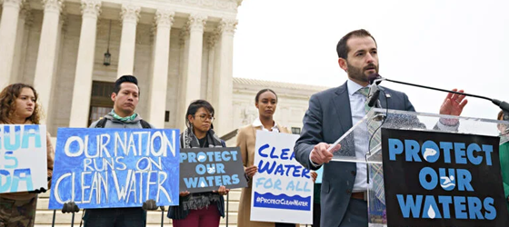 Raul Garcia, Earthjustice’s vice president of policy and legislation, speaks in support of the Clean Water Act outside of the Supreme Court. On October 3, 2022, the Supreme Court heard arguments in the case of Sackett v. EPA, which revolves around which waterways deserve protections under the Clean Water Act. (Melissa Lyttle for Earthjustice)