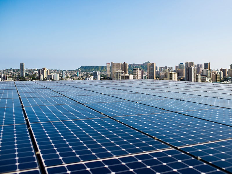 Solar panels on the roof of the Kapiʻolani Medical Center parking garage in Oahu, Hawaiʻi.
(Matt Mallams for Earthjustice)