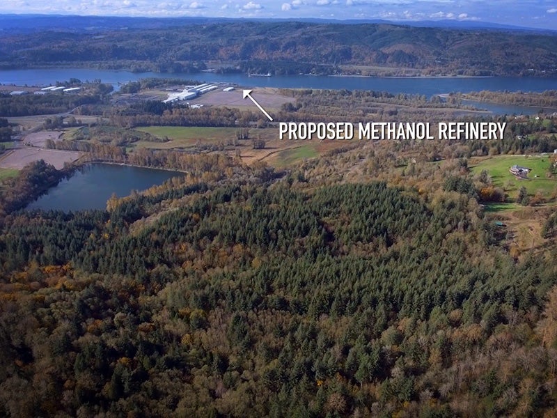 The proposed Kalama methanol refinery, to be located on the banks of the Columbia River, would be the largest methanol-producing facility in the world. It is a threat to our health and the climate.
(Photo courtesy of Columbia Riverkeeper)