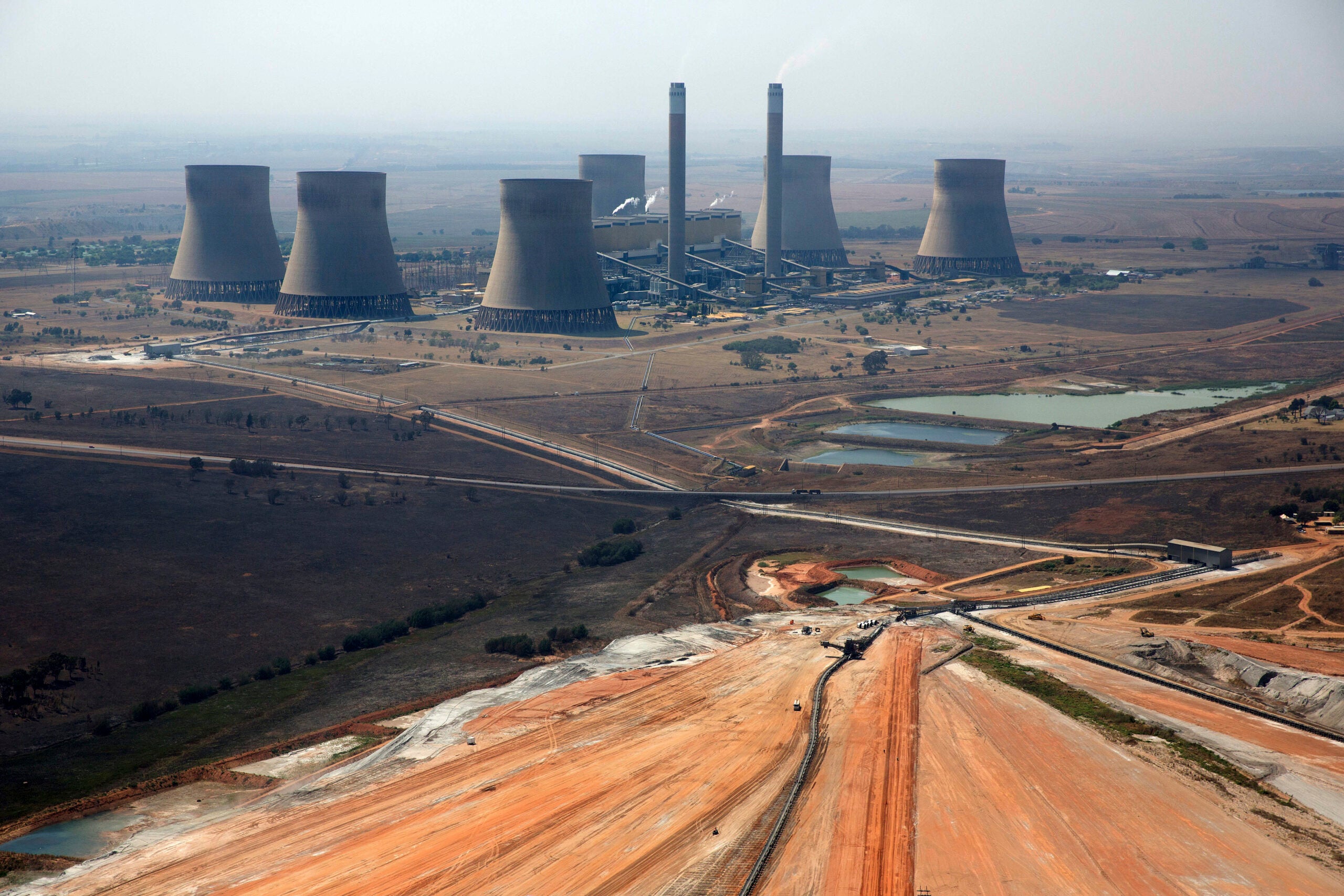 Kendal Power Station in South Africa&#039;s Mpumalanga Highveld, where the air is heavily polluted by coal-fired power plants.