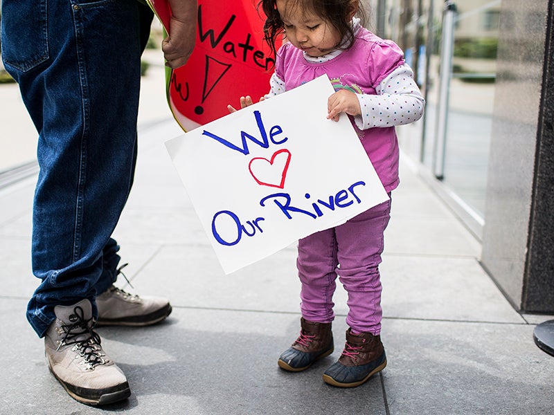 Yurok Tribe members Tseeyaba Kinney, 2, and her father, Isaac, rally outside the Burton Federal Building in San Francisco on Apr. 10, 2018.
(Martin do Nascimento / Earthjustice)