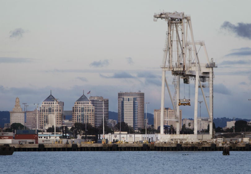 Grupos piden investigación federal por plan de Utah de financiar terminal de exportación de carbón en Oakland
(Chris Jordan-Bloch / Earthjustice)