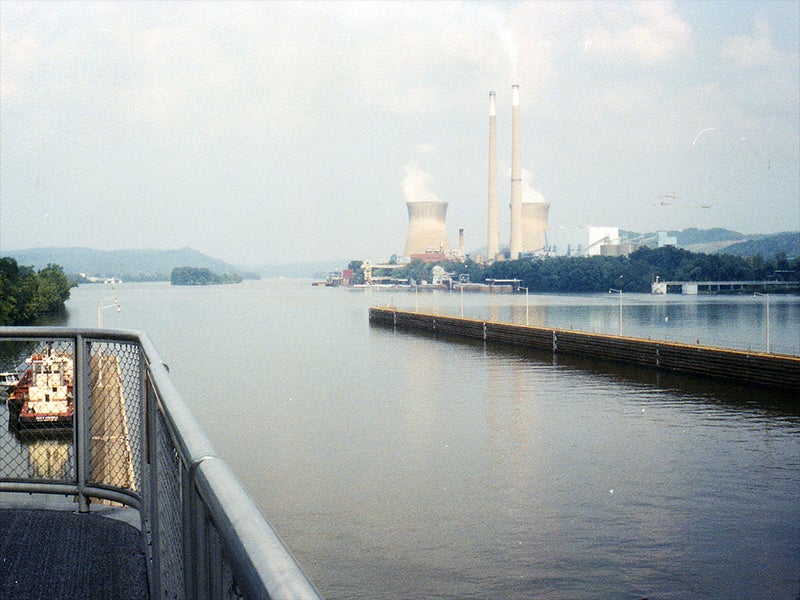 FirstEnergy Corp attempted to shift the financial burden of maintaining the aging Pleasants power plant onto West Virginia residents.
(Brian M. Powell / CC BY-SA 3.0)