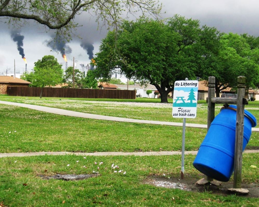 The Motiva Refinery spews cancer-causing air pollution over homes in Port Aurthur, Texas due to a malfunction in April 2013. (Hilton Kelley)