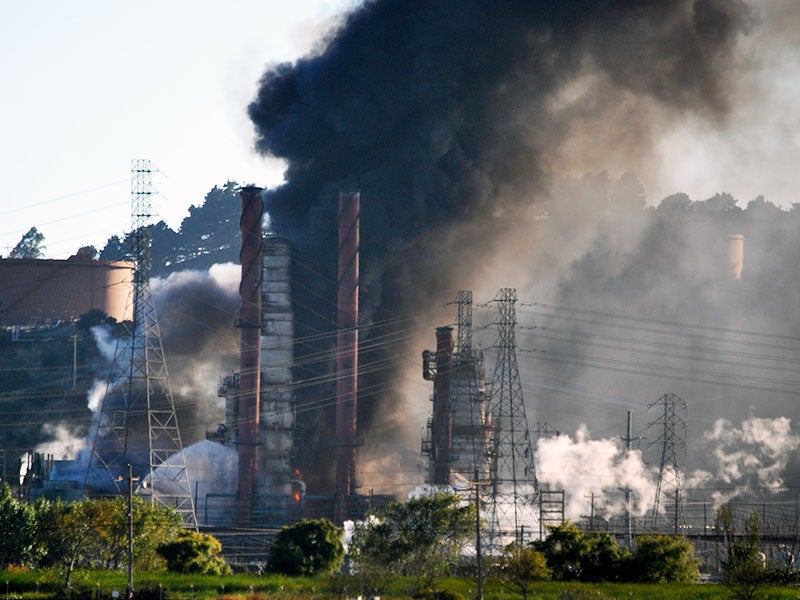 El 6 de agosto de 2012, un incendio y una explosión en una refinería Chevron en Richmond, California, causó que 15,000 personas necesitaran tratamiento médico.
