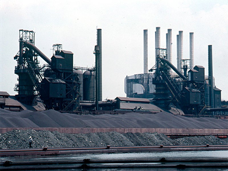 The River Rouge coal-fired power plant. Detroit Edison’s coal plants in Michigan have emitted hundreds to thousands of tons of additional harmful air pollutants every year.
(Photo courtesy of the State of Michigan)