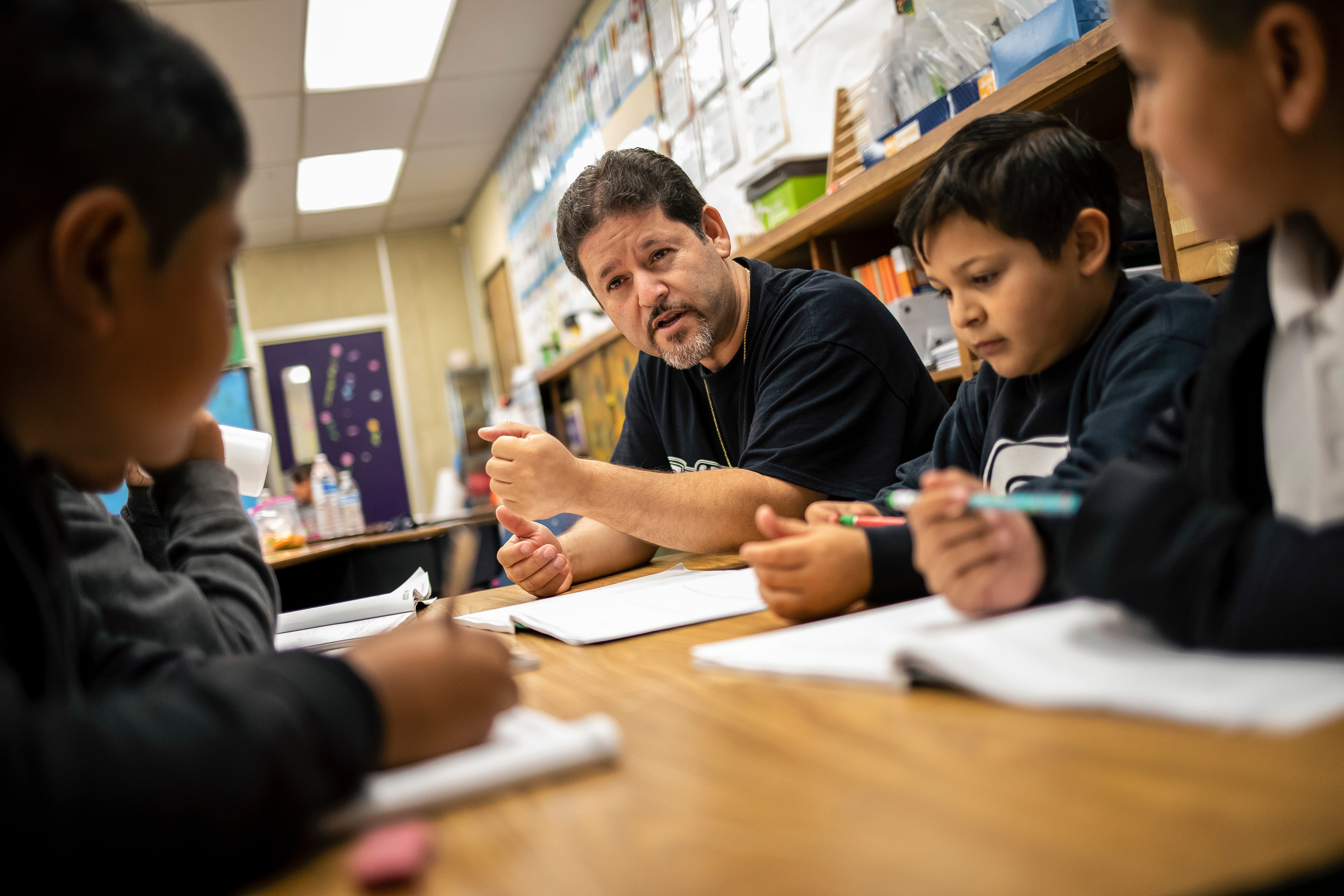 Third-grade teacher Oscar Ramos believes pesticide exposure is causing a spike in learning disorders among his students.
(Martin do Nascimento / Earthjustice)